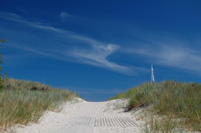 beach-2372042_1920
